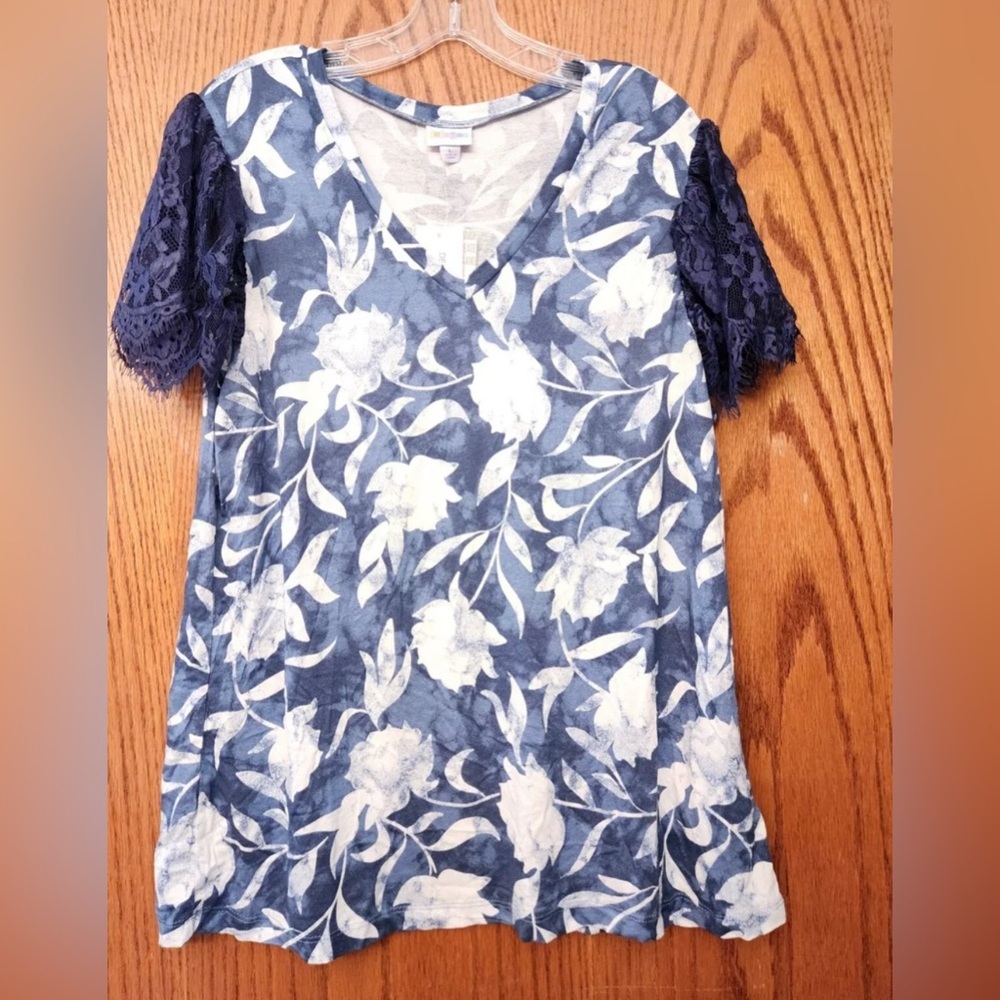 NWT LuLaRoe Destiny Floral Lace Sleeve Top - Blue and White